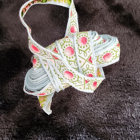 Vintage Sewing Bundle with Scissors and Ribbons - Picture 7 of 13